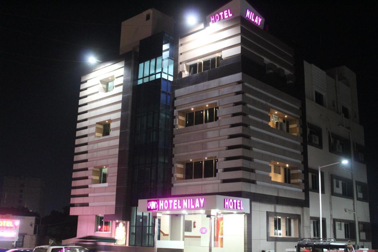 Hotel Nilay Dwārka Esterno foto