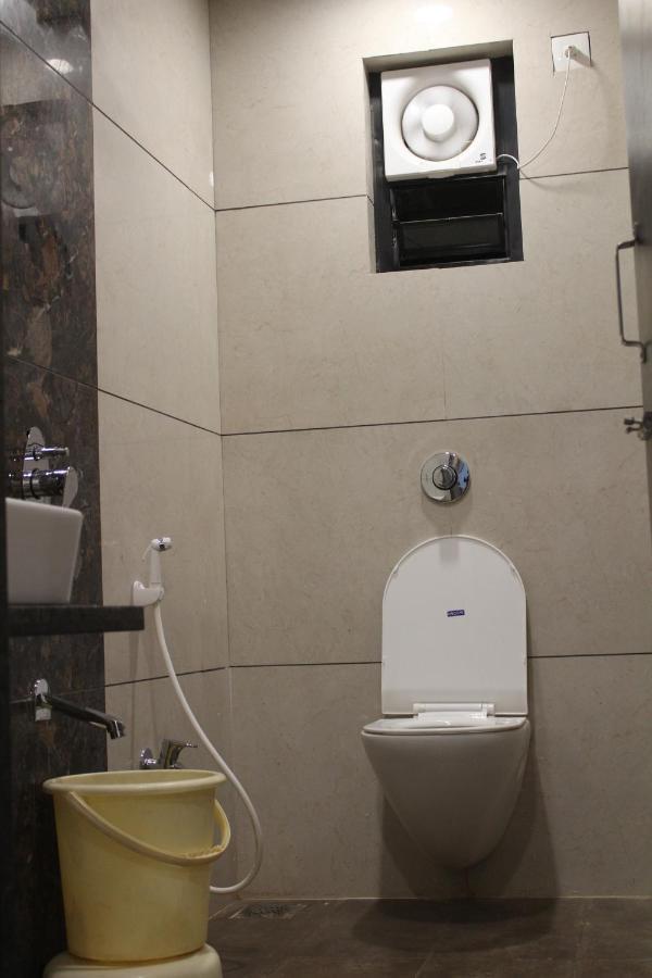 Hotel Nilay Dwārka Esterno foto